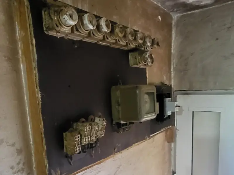Stara tabla prije zamjene – Zamjena spratnih tabli Podgorica
